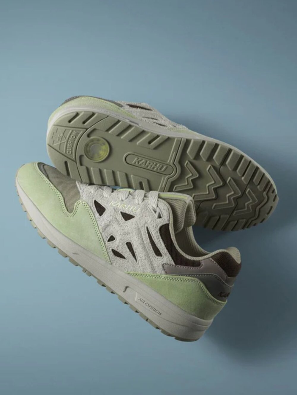 KARHU LEGACY 96  UNISEX SHADOW LIME / DAWN BLUE  Wmn 10.5/Mn 9